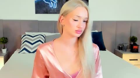 sugarwhisper online show from November 18, 4:32 pm