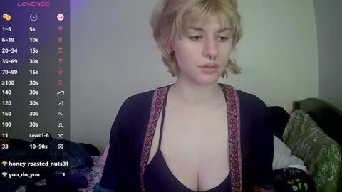 Snapshot of suicunebitch chatting on January 4, 10:49 am Ophelia online show from January 4, 10:49 am
