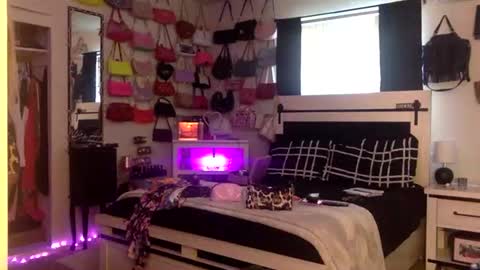 sukkisparkx online show from April 16, 1:28 am