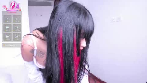 Nicolle  online show from October 23, 4:52 pm