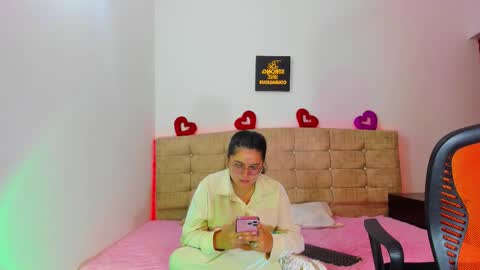 summer_girls01 online show from October 7, 11:01 pm