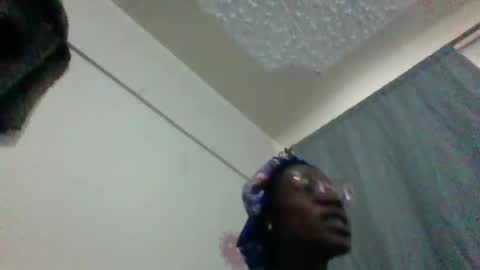 Snapshot of summerbuddy chatting on December 2, 11:29 am summerbuddy online show from December 2, 11:29 am