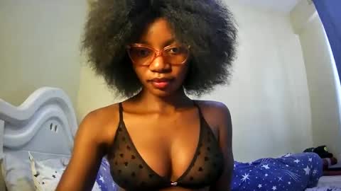 Snapshot of summerbuddy chatting on February 26, 4:52 am summerbuddy online show from February 26, 4:52 am
