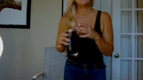 Snapshot of summerishotter chatting on February 21, 8:49 pm Amber online show from February 21, 8:49 pm