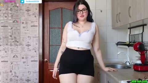 Snapshot of sunflower0907 chatting on February 18, 12:06 pm Tina. Im topless model online show from February 18, 12:06 pm