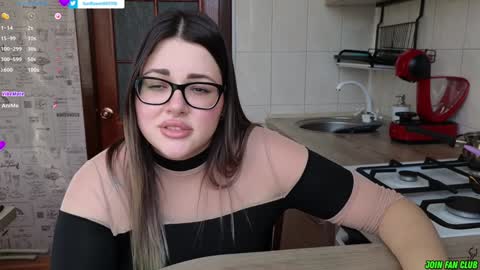 Snapshot of sunflower0907 chatting on December 19, 12:12 pm Tina. Im topless model online show from December 19, 12:12 pm