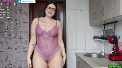 Snapshot of sunflower0907 chatting on January 21, 9:03 am Tina. Im topless model online show from January 21, 9:03 am