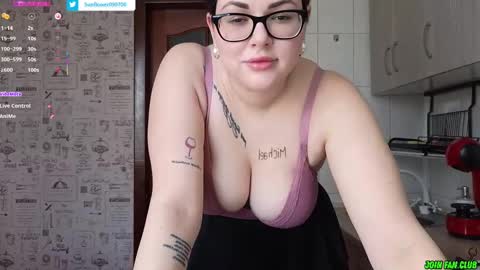 Snapshot of sunflower0907 chatting on March 10, 12:06 pm Tina. Im topless model online show from March 10, 12:06 pm