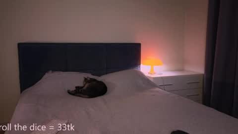 Amy online show from April 8, 8:23 pm