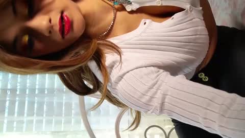 sunluscious online show from February 11, 2:10 pm