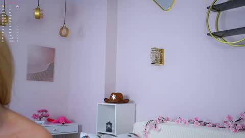 Lily online show from February 5, 3:04 pm