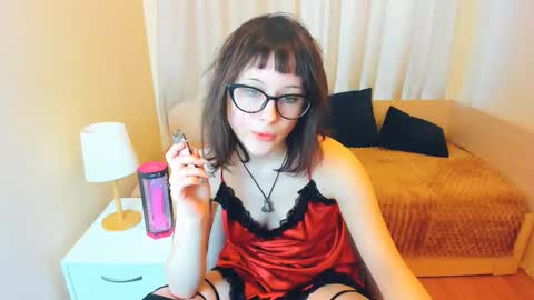 sunny_girl_x online show from February 3, 1:26 pm