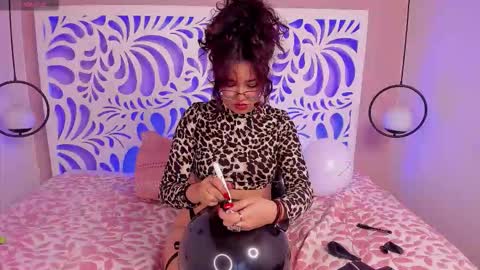 Maya online show from November 25, 4:33 am