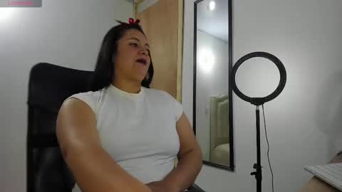 sunnycurvymf online show from October 10, 9:30 pm