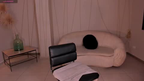 Snapshot of sunnyrivers_ chatting on February 16, 6:43 pm Sunny Rivers online show from February 16, 6:43 pm