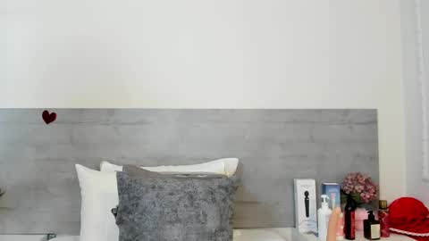 sunnywhitee online show from March 3, 6:59 pm