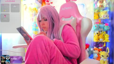 Snapshot of sunofureku_melody chatting on January 22, 5:17 pm RAVENCLAU GIRL online show from January 22, 5:17 pm
