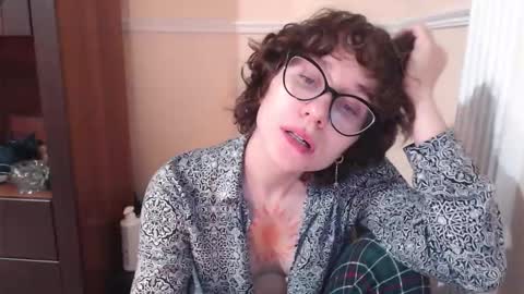 Hella online show from November 28, 4:36 pm