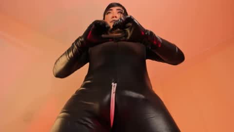 Snapshot of suprasexyjohn chatting on February 25, 5:30 pm llllSupra llll online show from February 25, 5:30 pm