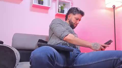 supreme_alpha_ online show from December 1, 8:40 pm