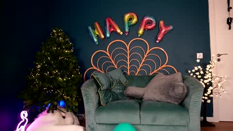 Snapshot of surfergirl121 chatting on December 7, 5:15 pm Allie online show from December 7, 5:15 pm