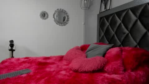 Susana W online show from February 6, 10:58 am