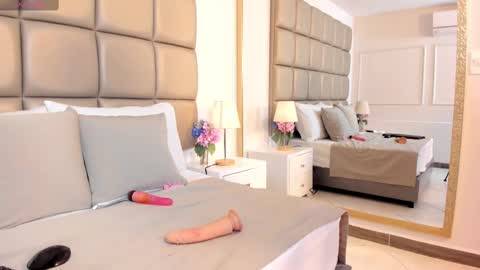 susanthomass online show from September 26, 7:44 pm