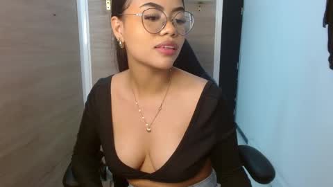 Susan online show from February 19, 9:03 pm