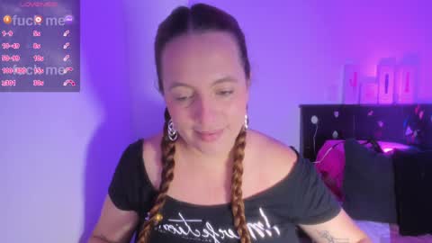 sussanmiller_ online show from February 5, 11:44 am