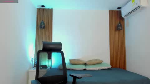 S U S Y online show from October 21, 3:22 am