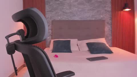 S U S Y online show from October 16, 1:49 am