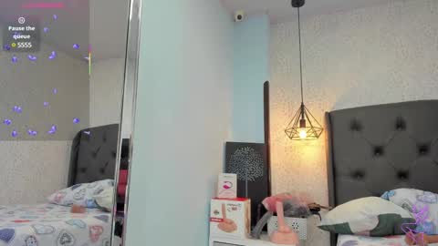 Snapshot of suzetmonaco chatting on February 6, 10:53 pm S U Z E T online show from February 6, 10:53 pm