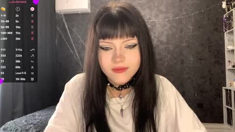 EmilySuonn online show from May 13, 6:34 am