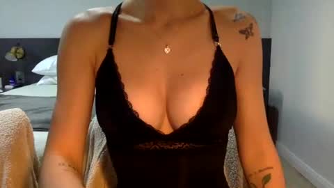 Snapshot of suzysummerrrrrrrrr chatting on February 2, 9:51 am The real sugar baby Suzy Summer online show from February 2, 9:51 am