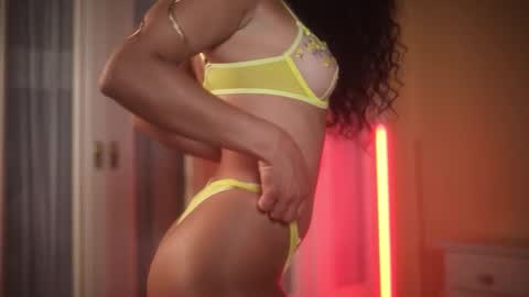 suzysuza online show from October 10, 3:29 pm