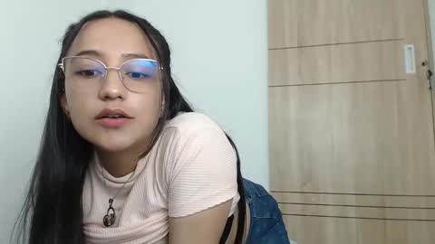 Snapshot of sweet1sin chatting on December 12, 6:31 pm Laura online show from December 12, 6:31 pm