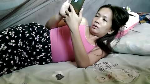 Snapshot of sweet818957 chatting on January 12, 2:24 am sweet818957 online show from January 12, 2:24 am