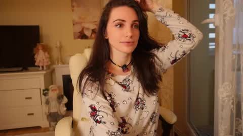 free  online show from December 3, 1:23 pm