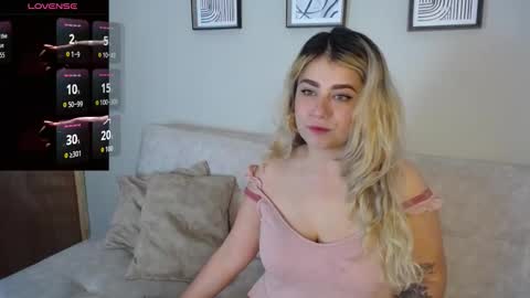 Bella Valery online show from October 20, 10:37 pm