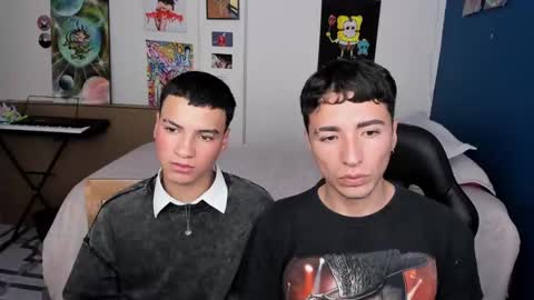 Snapshot of sweet_boys_xx chatting on December 4, 4:32 pm CristianBrayan PVT OPEN online show from December 4, 4:32 pm