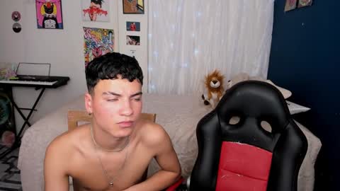 Snapshot of sweet_boys_xx chatting on February 21, 10:39 am CristianBrayan PVT OPEN online show from February 21, 10:39 am