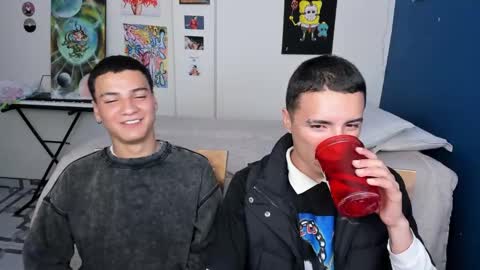Snapshot of sweet_boys_xx chatting on December 18, 8:31 am CristianBrayan PVT OPEN online show from December 18, 8:31 am