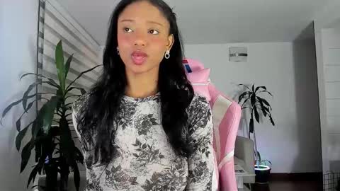 sweet_brunette88 online show from November 21, 8:40 pm