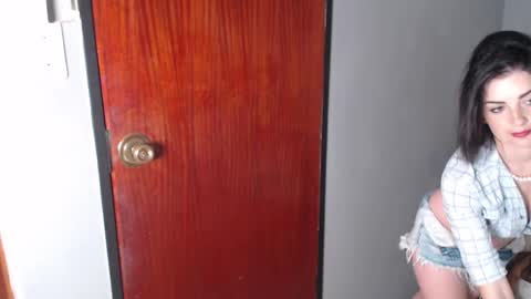 Snapshot of sweet_chantelle chatting on March 4, 11:43 pm Chantelle online show from March 4, 11:43 pm