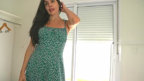 Snapshot of sweet_chilli_ chatting on January 15, 12:36 pm Bruna - Live on December - My wishlist online show from January 15, 12:36 pm