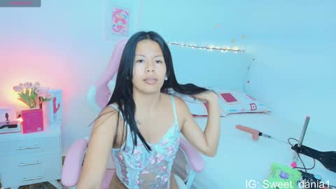 Snapshot of sweet_dania_ chatting on September 9, 7:41 am sweet_dania_ online show from September 9, 7:41 am
