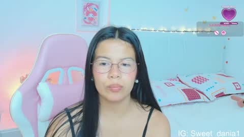 Snapshot of sweet_dania_ chatting on September 13, 9:12 am sweet_dania_ online show from September 13, 9:12 am