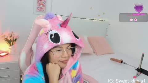 Snapshot of sweet_dania_ chatting on September 17, 9:24 am sweet_dania_ online show from September 17, 9:24 am