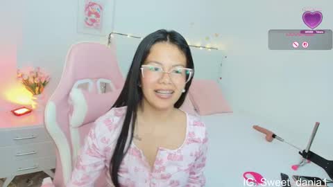 Snapshot of sweet_dania_ chatting on September 16, 9:23 am sweet_dania_ online show from September 16, 9:23 am