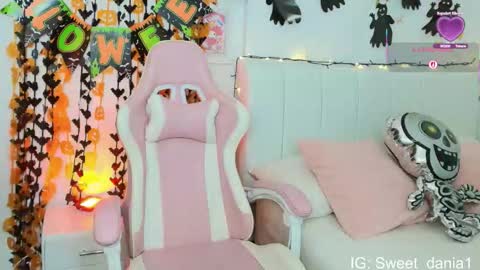 sweet_dania_ online show from October 28, 9:21 am